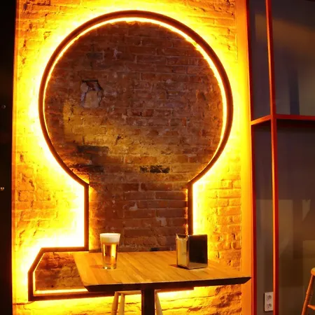 毕尔巴鄂波希特尔 - 高级旅舍 *