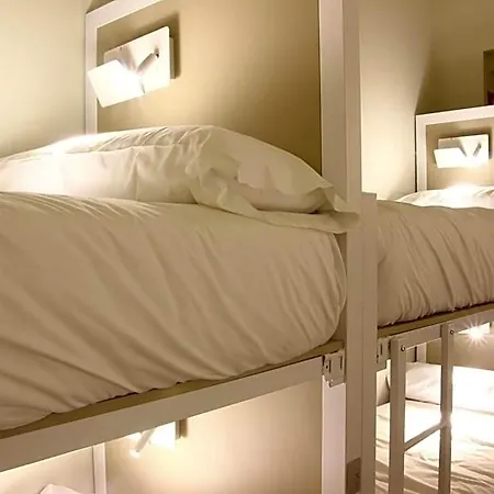 Poshtel - Premium