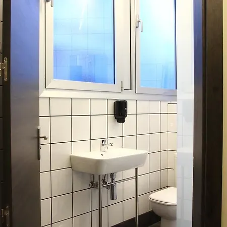 Poshtel - Premium Hostel